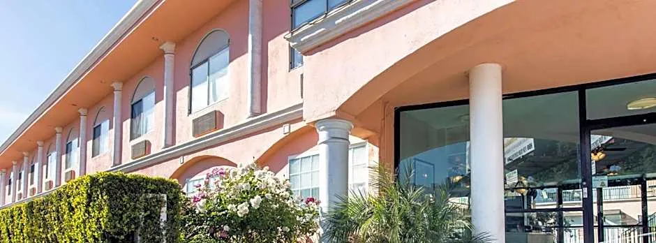Rodeway Inn Near Melrose Ave