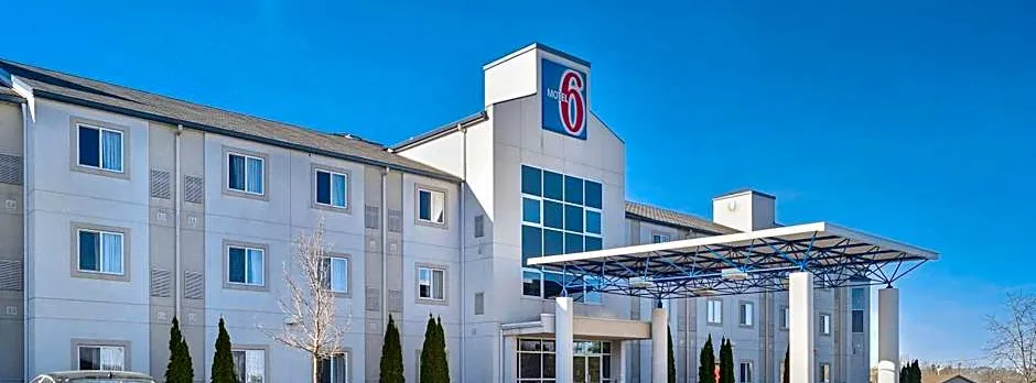 Motel 6 Peterborough, ON