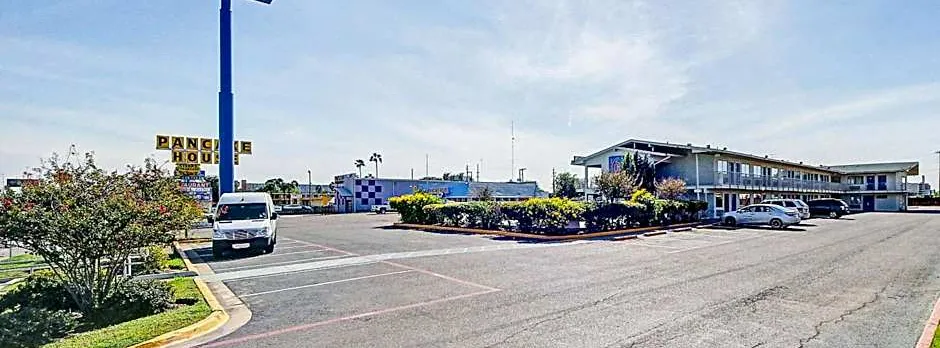 Motel 6 Laredo, TX - South