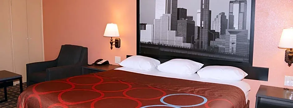 Super 8 by Wyndham Farmers Branch/North Dallas
