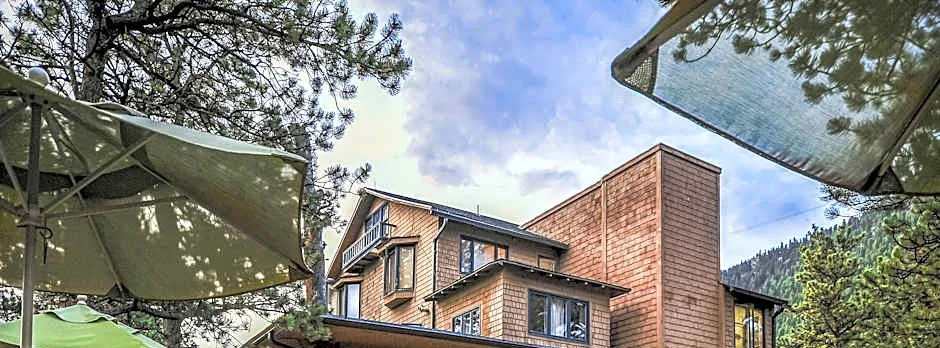 The Historic Crags Lodge