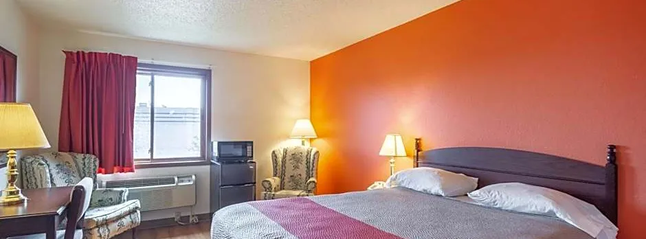 Motel 6-Saukville, WI