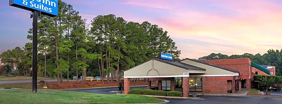 Days Inn & Suites by Wyndham Rocky Mount Golden East