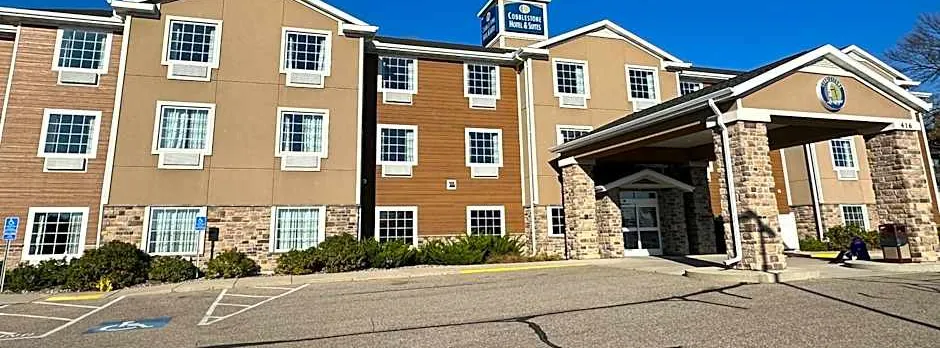 Cobblestone Hotel & Suites - Hutchinson