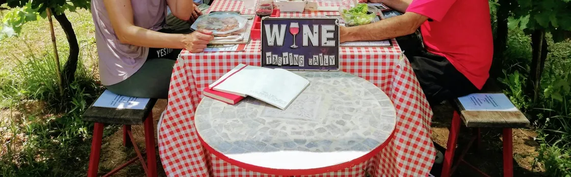 Lucca E-Bike Tour with Wine and Food Tasting