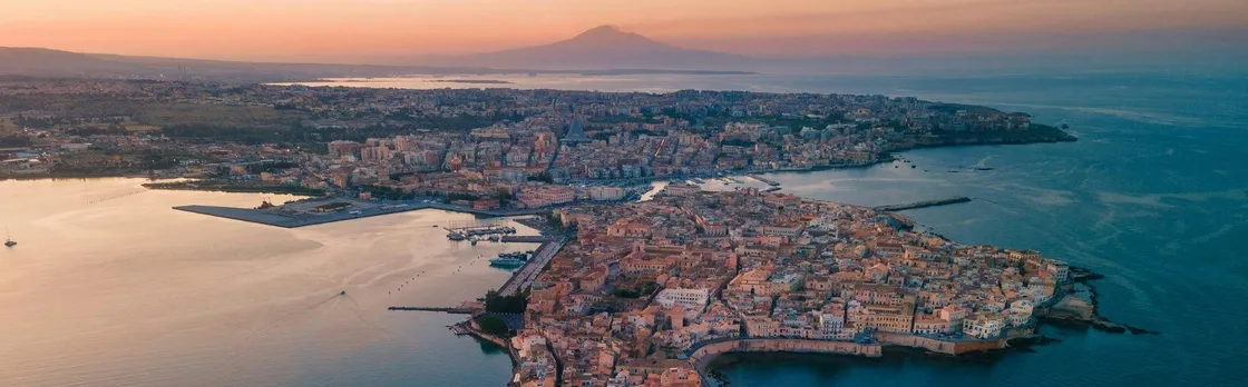 Ortigia Island and Grotte Marine boat tour with audioguide