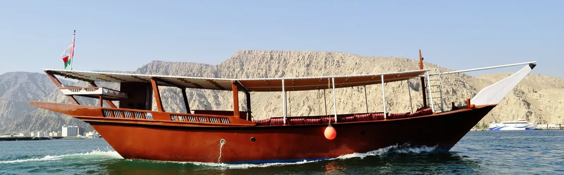 Full-day dhow cruise with drinks and lunch to the Fjords of Musandam