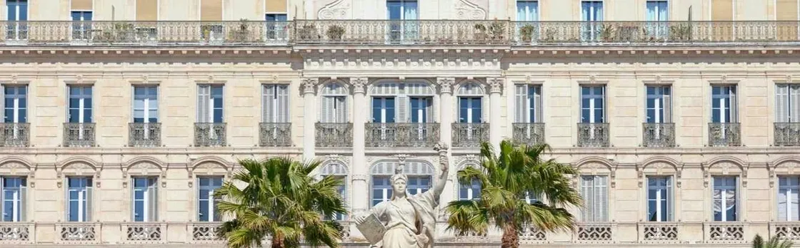 Guided walking tour around Toulon with a local guide