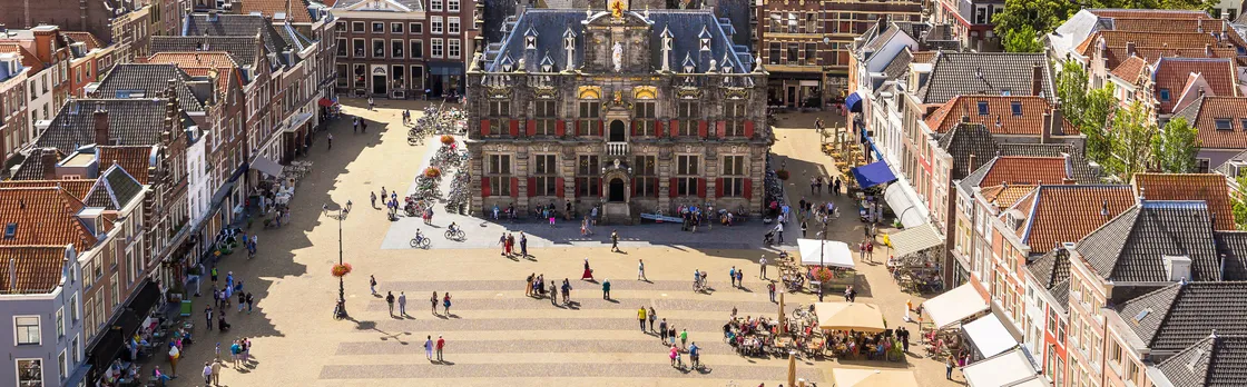 Self guided tour with interactive city game of Delft