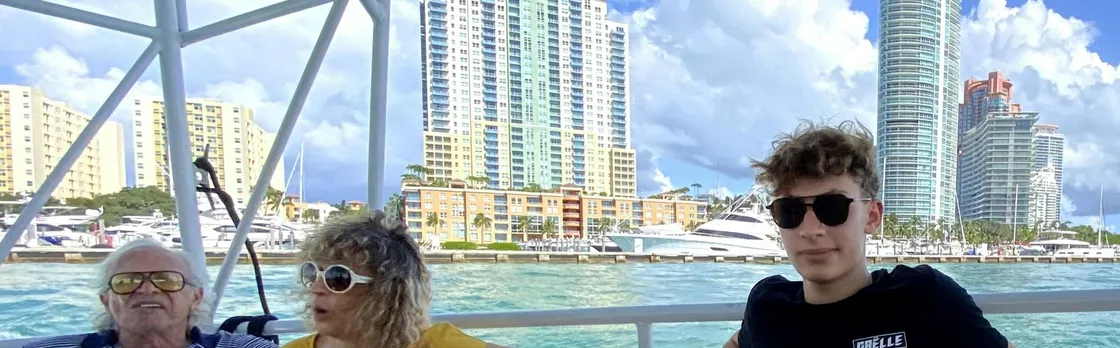 South Beach: Cruise of Millionaire’s Homes & Miami Skyline