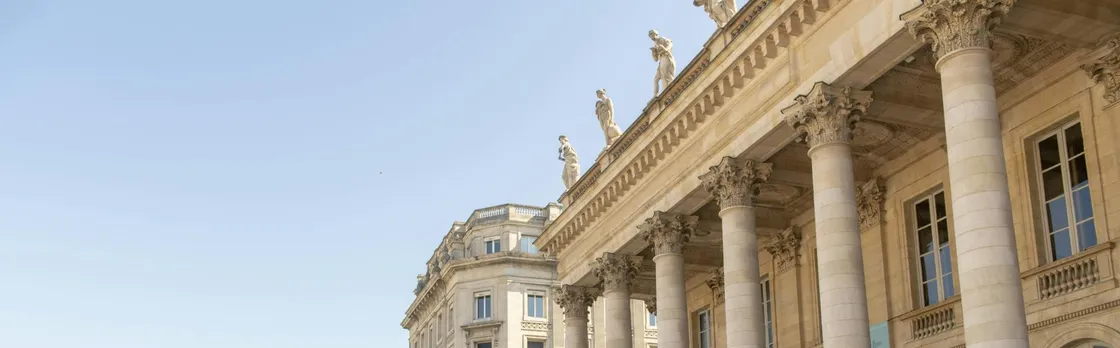 Walking English and French tour of Bordeaux