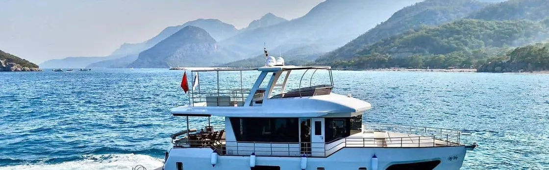 Full-day deluxe yacht cruise from Antalya