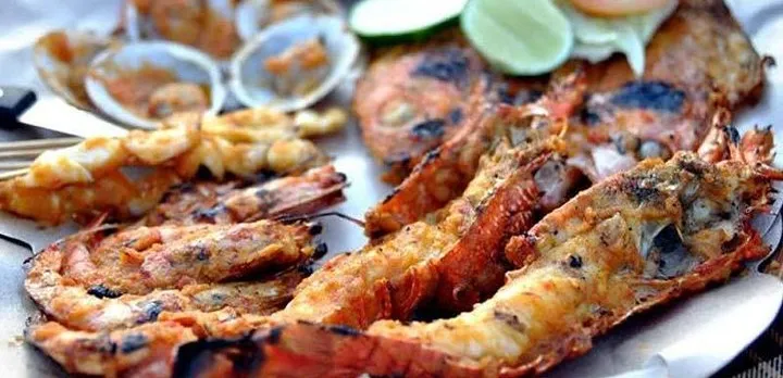 Best Romantic Seafood Dinner at Jimbaran Beach Sunset