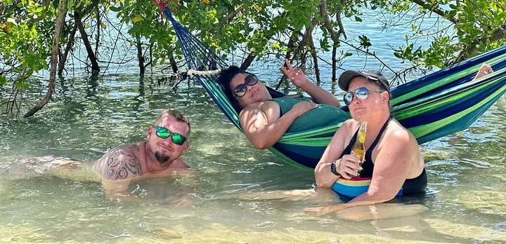 Roatan Wildlife sanctuary & Beach Getaway
