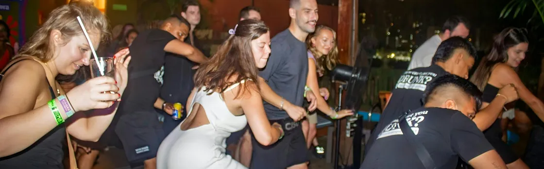 Cartagena Getsemaní pub crawl with salsa and club entry