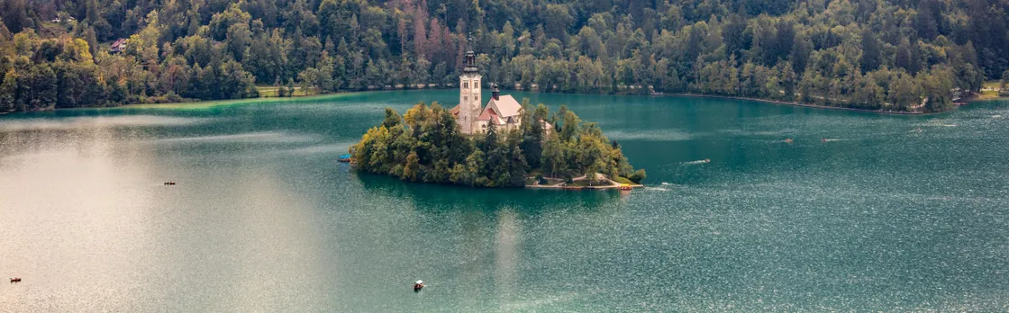 Summer tour of Slovenia’s Lake Bled with castle and boat ride