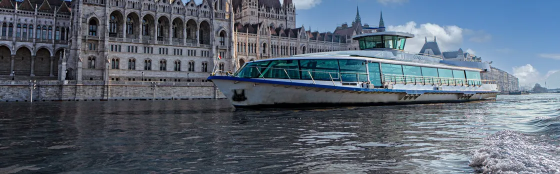 Budapest 70-minute Daytime Sightseeing Cruise Duna Bella