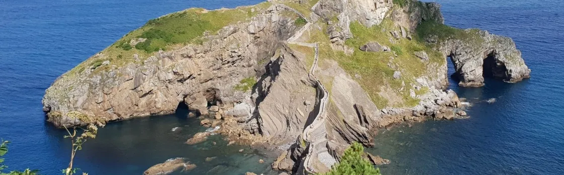 Gaztelugatxe and Mundaka small group guided tour from Bilbao