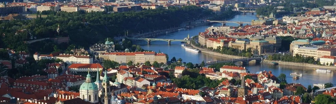 Prague full-day sightseeing tour with lunch and river cruise