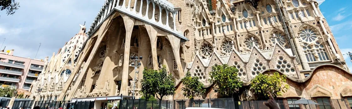 Small-group guided tour of the Sagrada Familia in Barcelona with priority access