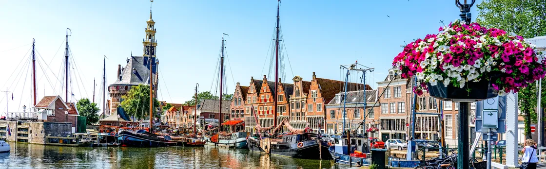 Self guided tour with interactive city game of Hoorn