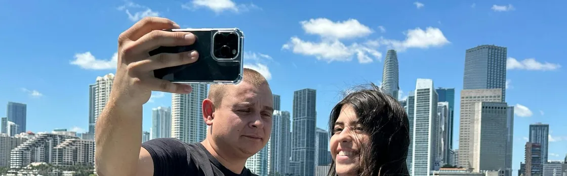 Miami skyline cruise of South Beach millionaires' homes and Venetian Islands