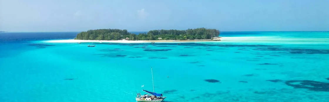 Zanzibar catamaran and snorkelling tour to Mnemba Marine Park