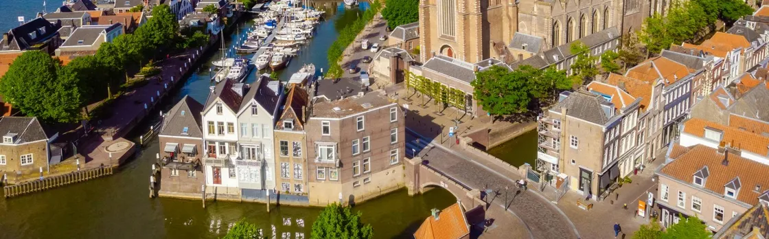 Dordrecht audio walking tour with historic harbours and landmarks