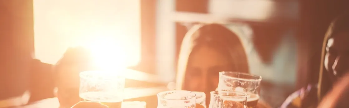 Self-guided interactive pub trail in Delft with online app