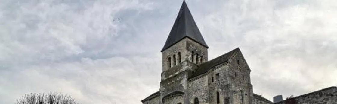 Half-day trip from Reims to the heart of Champagne by vintage van