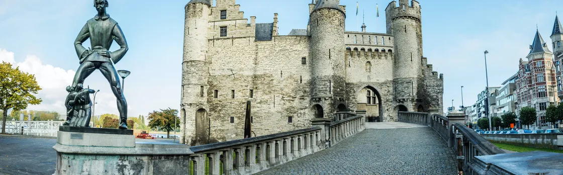 Self guided tour with interactive city game of Antwerp