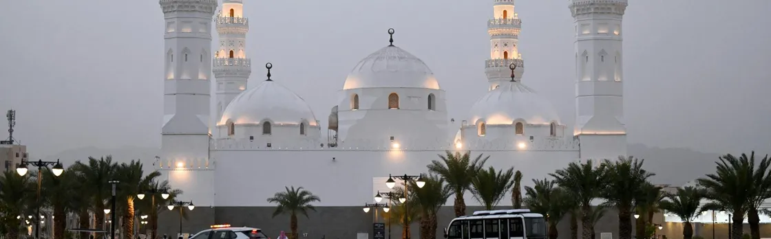 Medina heritage walking tour with Quba Mosque and date tasting