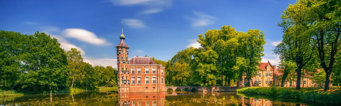 Self guided tour with interactive city game of Breda