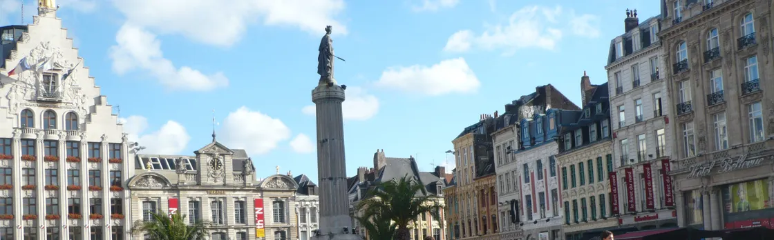 Lille guided tour by Citroen 2CV with Champagne Break