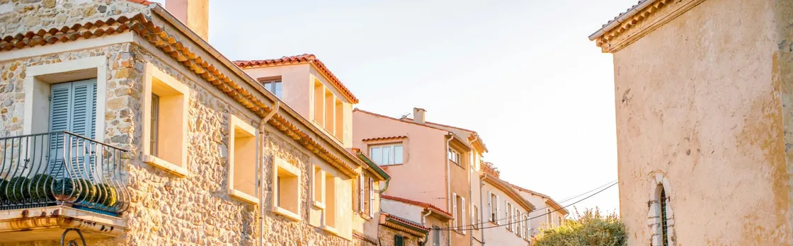 Discover Antibes in 1 hour with a local