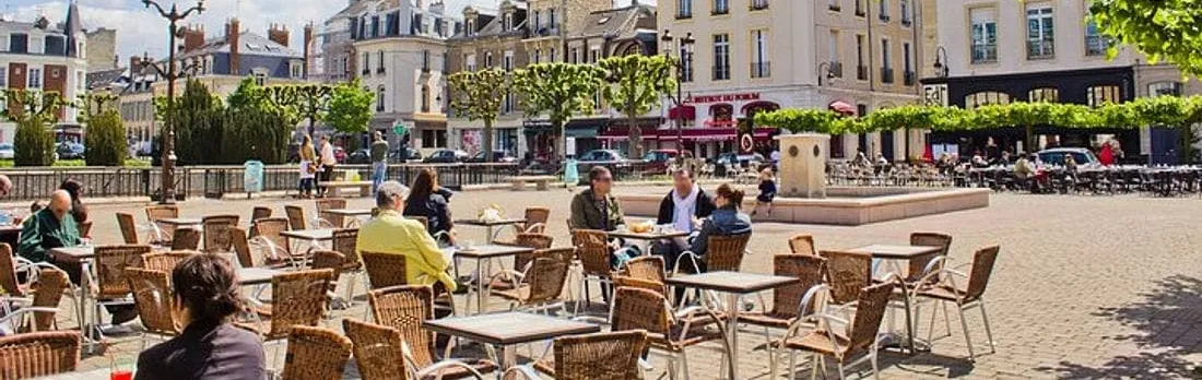 Self guided tour with interactive city game of Reims