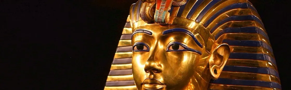 Grand Egyptian Museum and Giza Pyramids by plane from Sharm