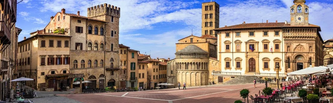 Arezzo panoramic electric minibus tour with museum entry tickets