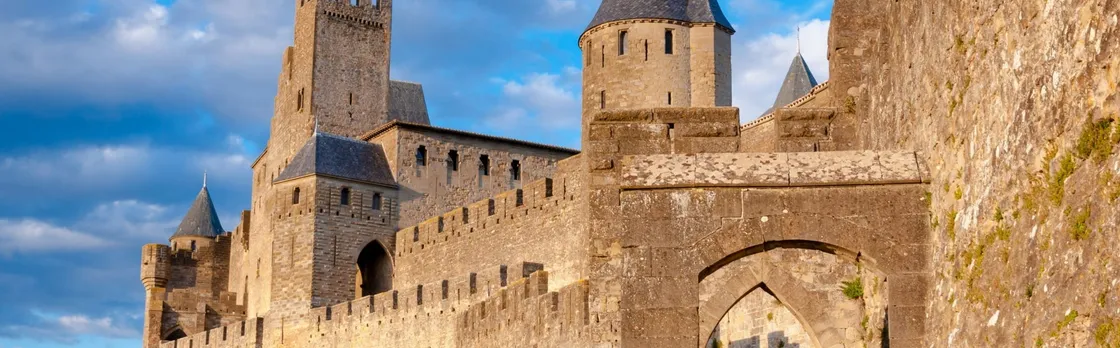 Carcassonne murder mystery city exploration game