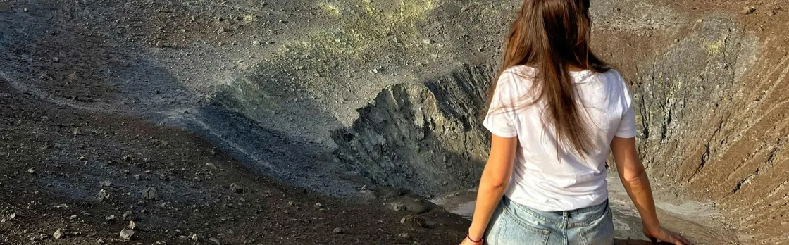 Guided hike to the great crater of Vulcano Island