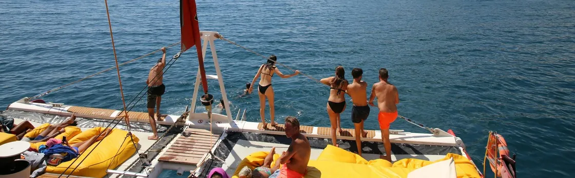 Cambrils catamaran cruise with Balinese bed and drink