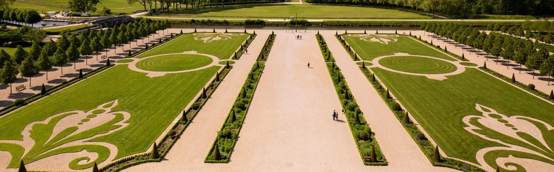 Day Tour of Chambord and Chenonceau with Private Lunch from Amboise