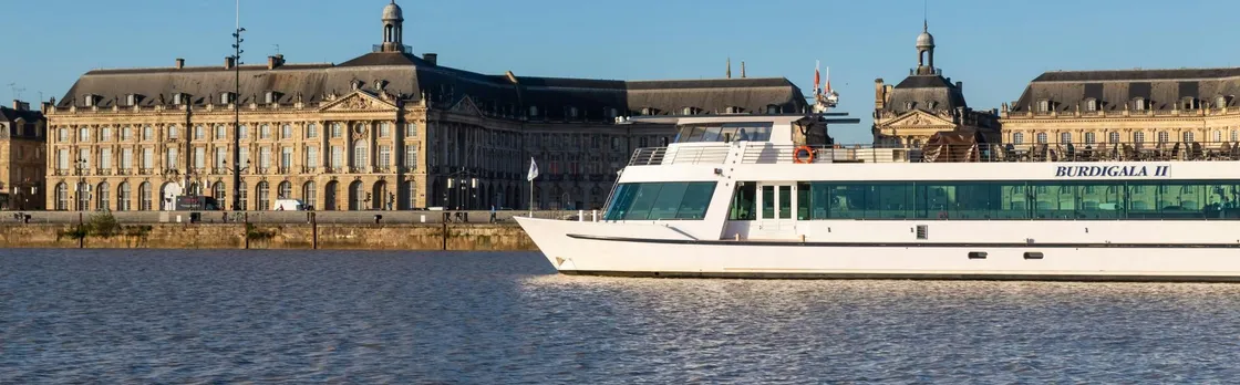 Guided cruise on the Garonne River