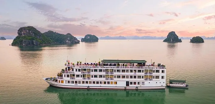 Halong Bay Crown Legend Cruise 2 Day from Hanoi included Transfer