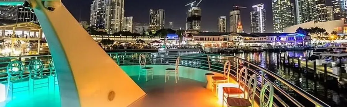Miami boat party with free open bar and live Dj