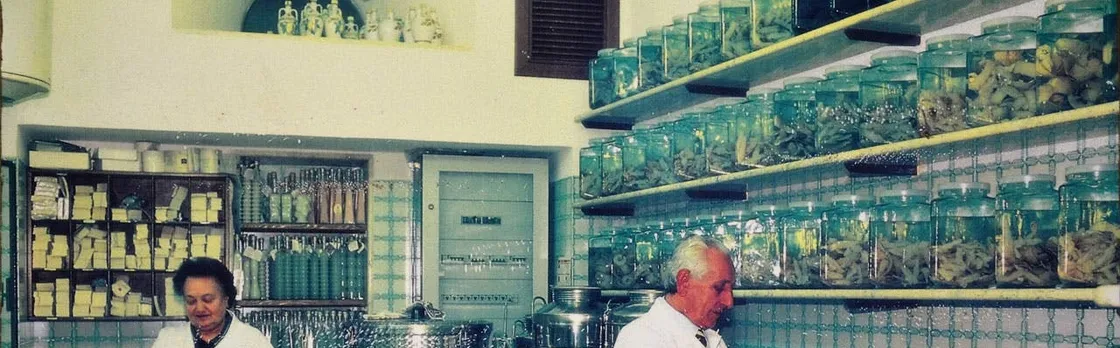 Limoncello factory tour and tasting in Amalfi's centre