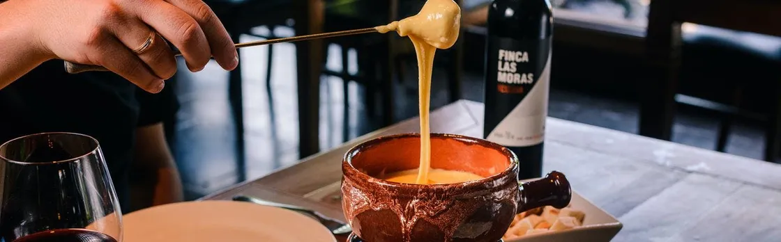 Swiss night in Gramado with fondue dinner