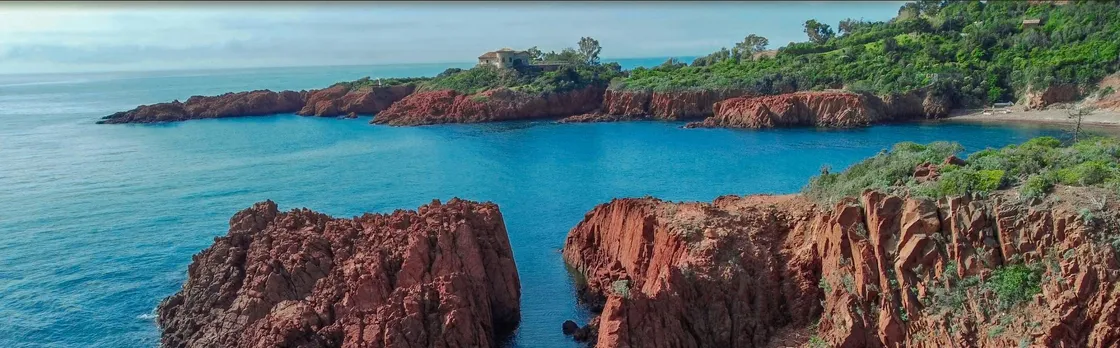 Boat & snorkeling trip to the Esterel Calanques from Cannes