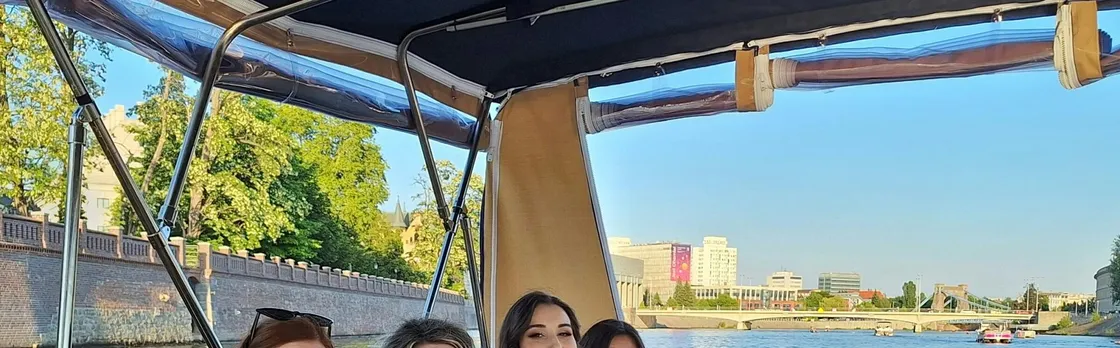 Wrocław river cruise with welcome drink and music