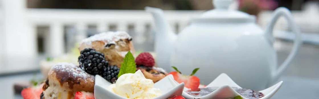 Afternoon tea river cruise in Oxford